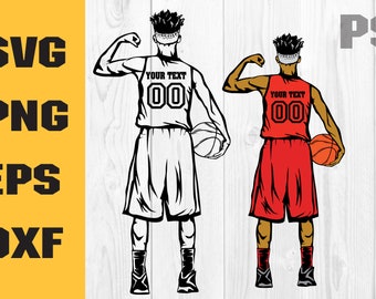 Puede incluir: Dos jugadores de baloncesto con los brazos levantados en una pose de flexión. Un jugador lleva una camiseta blanca con números negros y una cinta para la cabeza negra. El otro jugador lleva una camiseta roja con números negros y una cinta para la cabeza negra. Ambos jugadores sostienen balones de baloncesto.
