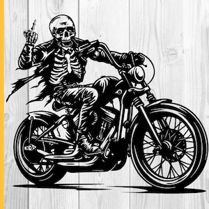 Może przedstawiać: Czarno-biała ilustracja szkieletu jadącego na motocyklu. Szkielet ma na sobie sk&oacute;rzaną kurtkę i dżinsy. Motocykl ma duże przednie koło i mniejsze tylne koło.