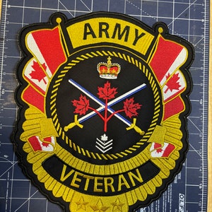 Könnte beinhalten: Ein gestickter Aufnäher in Gold und Schwarz mit den Worten "ARMY VETERAN" und einem kanadischen Flaggenmuster. Der Aufnäher zeigt eine Krone, gekreuzte Schwerter und ein Ahornblatt.