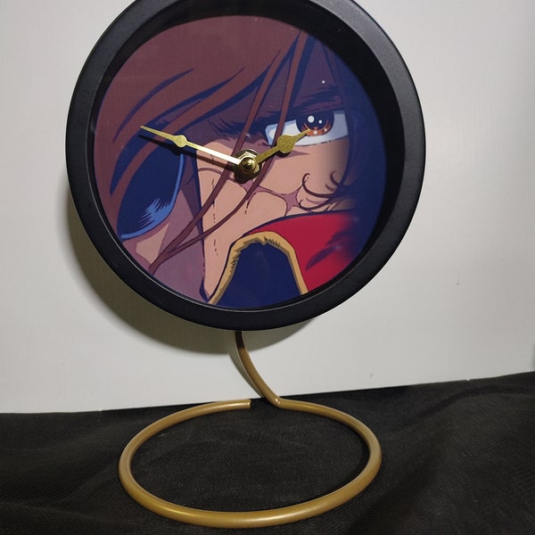 Horloge à poser métal noir et doré, déco Albator