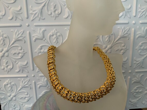 GORGEOUS Gold Tone Articulated Crochet Style Stat… - image 2