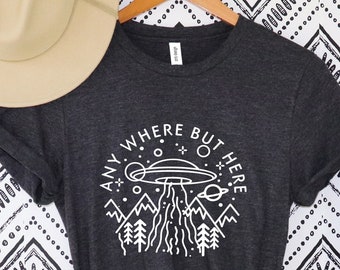 どこでもないシャツ、UFO シャツ、エイリアン シャツ、宇宙シャツ、エイリアン好きのシャツ、面白いエイリアン シャツ、宇宙好きのギフト、エイリアン誘拐シャツ