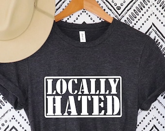 Lokalt hatad t-shirt, meme-tröja, hatad t-shirt, skämt-t-shirt, småstadströja, sarkastisk t-shirt, stötande t-shirt