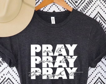 Orar sobre ella camisa, orar sobre ella camisa, regalos cristianos para las mujeres, camisa religiosa, camisa cristiana, camisa del versículo bíblico, camisa de poder en la oración