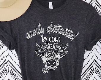 Facilmente distratto dalle mucche Camicia, Maglietta da mucca divertente, Camicia da amante della mucca, Camicia da agricoltura, Camicia da campagna, Fattoria lattiero-casearia, Camicia da contadino, T-shirt da mucca