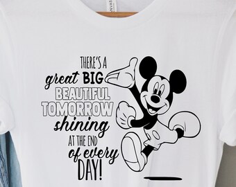 Camisa del carrusel de progreso, hay un gran mañana hermoso brillando al final de cada día, hay un gran mañana hermoso