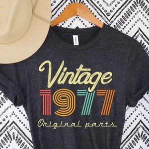 46e verjaardag shirt, vintage 1977 shirt, 46e verjaardagscadeau voor vrouwen, 46e verjaardagscadeau voor mannen, vintage originele onderdelen shirt uit 1977, 1977 tees