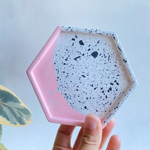 Jesmonite terrazzo zeshoekig onderzetter onderzetter - roze en zwart-wit