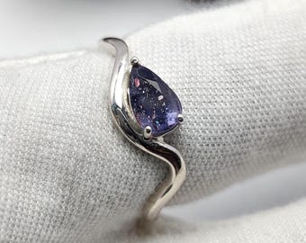 Anel de prata esterlina com pedra do sol iolita azul, joia com gema de iolita natural brilhante em corte de pera, presente para ela.