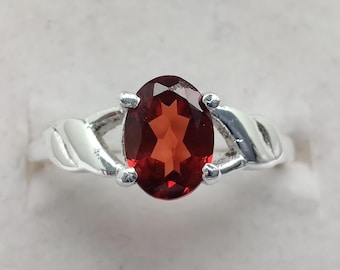 Anillo de granate natural, anillo de granate ovalado facetado hecho a mano, anillo de piedra preciosa roja, anillo de plata de ley 925 de alta calidad.