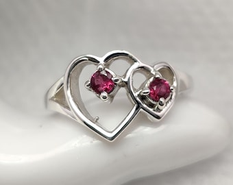 Anel vintage em prata de lei 925 com turmalina natural de lapidação redonda, design de coração. Ideal para presente de casamento ou para ela.