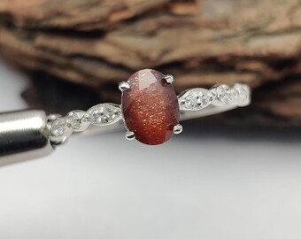 Anel oval de pedra do sol iolita natural, joia em prata de lei 925, anel com zircônia cúbica facetada, anel de design exclusivo feito à mão, ideal para festas.
