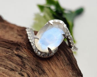 Blue Flash Moonstone Silver Ring, Faceted Oval Cut Gemstone Ring, Minimilist Moonstone & Zircon Ring 925 Silver Statement Ring, Gift For Her