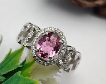 Anel de noivado com turmalina rosa oval e aliança de diamantes em prata de lei 925.