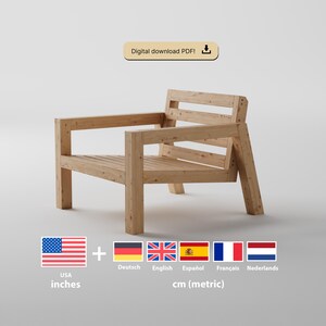 Könnte beinhalten: Ein hellfarbener Holzarmstuhl mit Lattenrücken und -sitz sowie breiten Armlehnen. Der Stuhl ist aus unbehandeltem Holz gefertigt und hat ein schlichtes, modernes Design. Der Text auf dem Bild lautet "Digital download PDF!" und "cm (metrisch)".