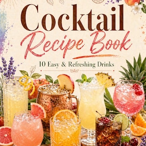 Op de afbeelding: Omslag van een cocktailreceptenboek met de titel "Cocktail Recipe Book" in bruine letters. De omslag toont afbeeldingen van verschillende cocktails, waaronder een drankje in een koperen mok met een schijfje appel en een roze cocktail met een kers.