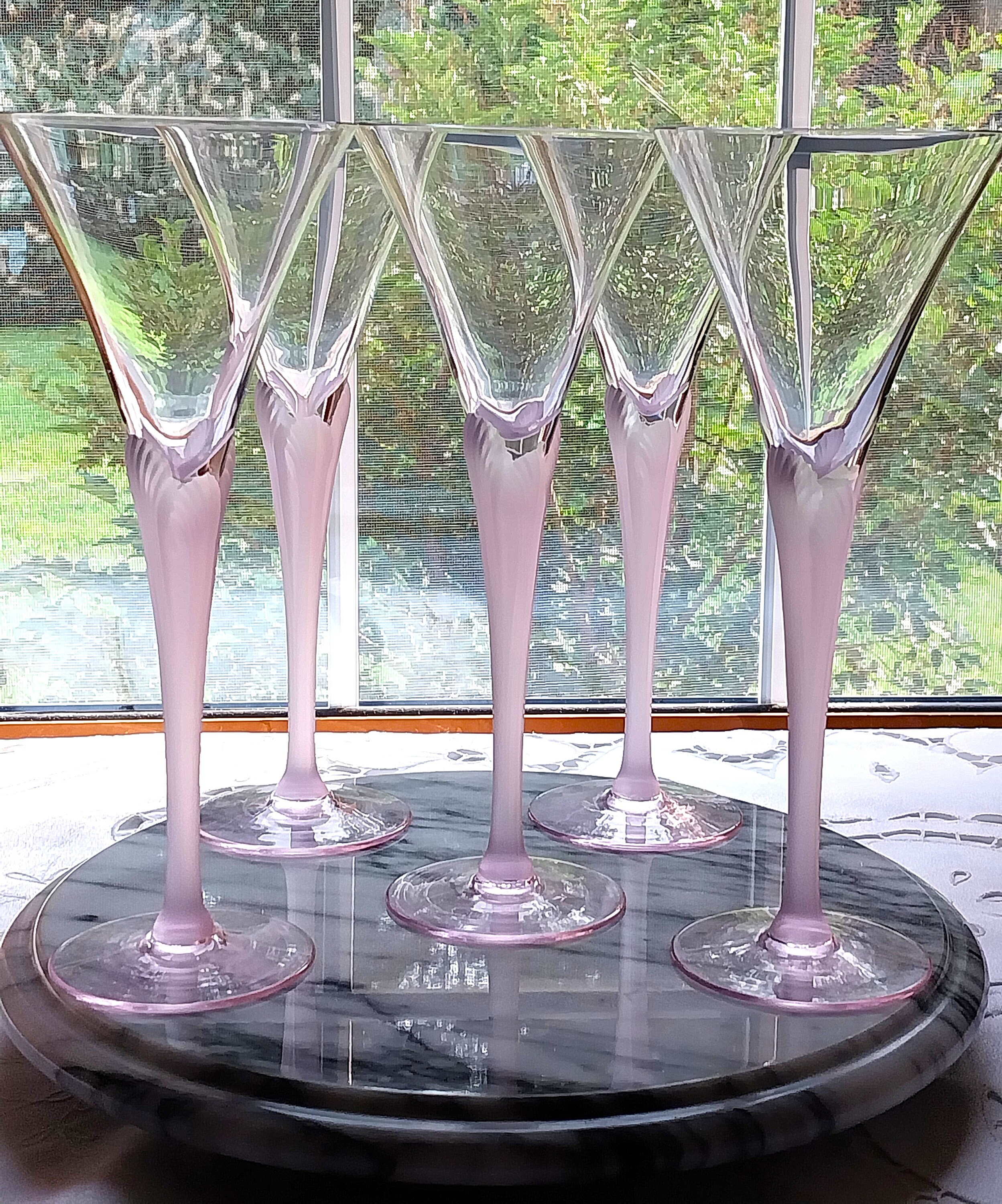 Handmade Wiggle-shaped Drinking Glass Short Stem Wine Glass Pink