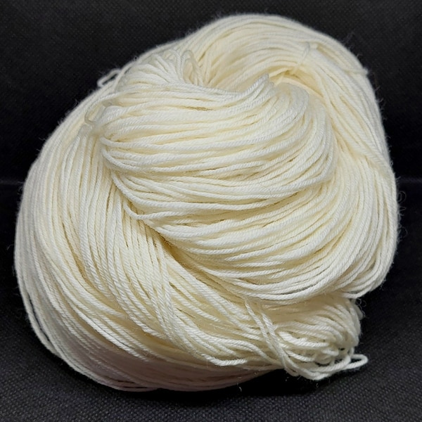 Undyed 75/25 Superwash Bluefaced Leicester (BFL) and Nylon 4 Ply 100g