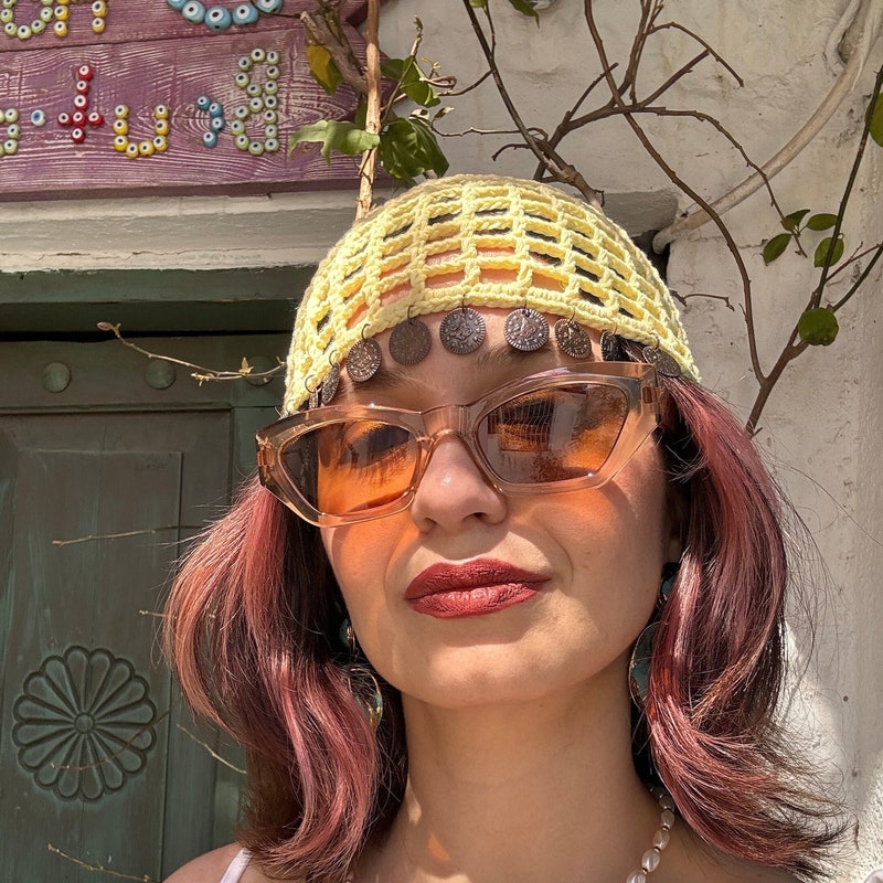 netted headpiece