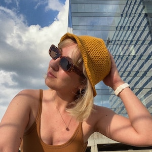 Il cappello estivo a secchiello all&#39;uncinetto dorato / cappello estivo con secchiello all&#39;uncinetto giallo senape