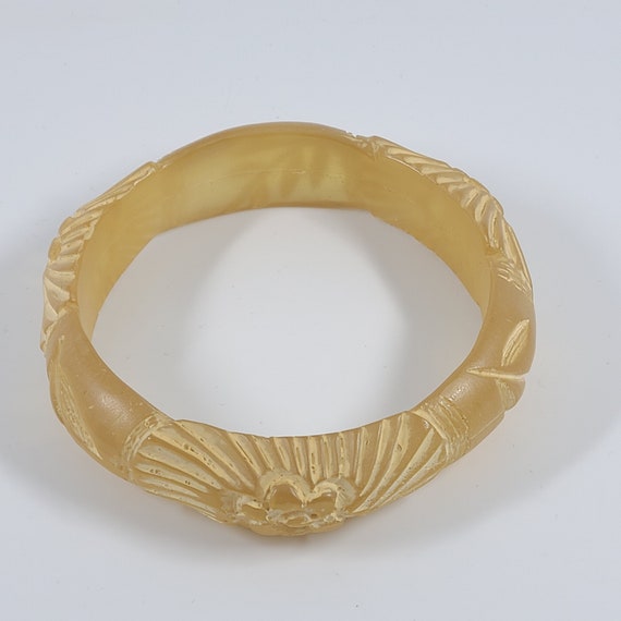 Vintage Carved Honey Colored Lucite Bangle - image 4