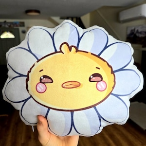 Kawaii Duck Plushie with Daisy – Cute Yellow Anime Style Stuffed Animal | Soft Floral-Inspired Toy for Cozy Gifts & Cuddles