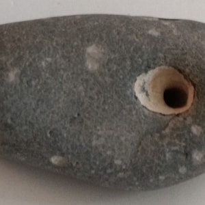 Hühnergott - Hexenstein - Glücksbringer - Amulett -Schutz vor bösem Blick - für Mensch und Tier - für reiche Ernte - Schutzamulett