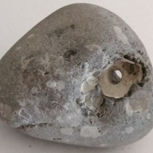 Hühnergott - Hexenstein - Glücksbringer - Amulett -Schutz vor bösem Blick - für Mensch und Tier - für reiche Ernte - Schutzamulett