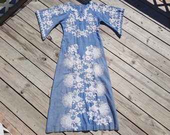 1960s-1970s blue and white floral peacock embroidered Kaftan