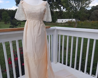 1960s cream colored lace vintage wedding dress with detachable train