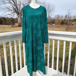 earth green color dress Kate Middleton Lime Green Off Shoulder Dress Earthshot Prize 2022 main image 1