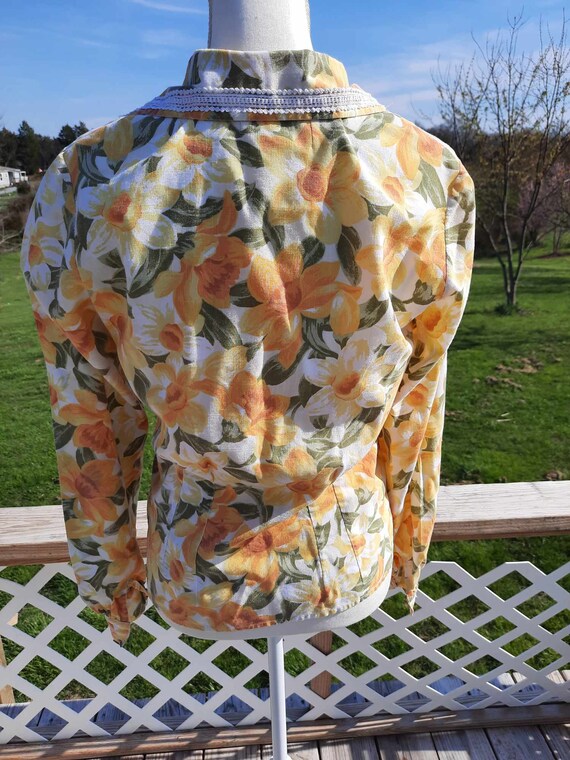 1970s yellow, white, and green floral spring blou… - image 3
