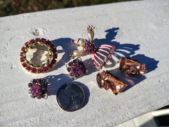 Vintage pink rhinestone jewelry lot brooches earrings