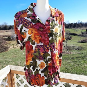 1980s floral vibrant summer spring button up short sleeve boho blouse image 1