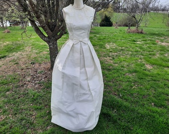 Adorable 1960s ivory white beaded eleagnt formal dress, wedding, prom, pageant, costume, cosplay