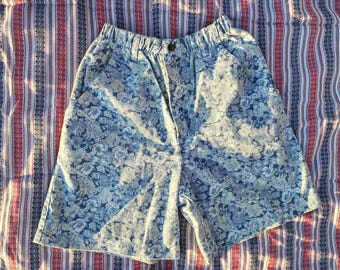 1980s/90s vivaldi jeanswear blue and white floral shorts high waisted