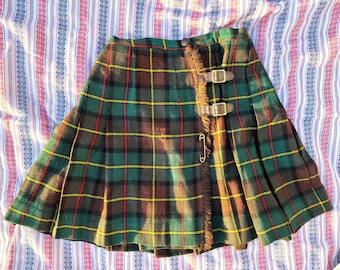 Vintage 1960s-1970s peerless sportswear green,yellow,red plaid kilt mini skirt grunge buckle fall thanksgiving