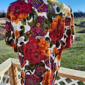 1980s floral vibrant summer spring button up short sleeve boho blouse image 3