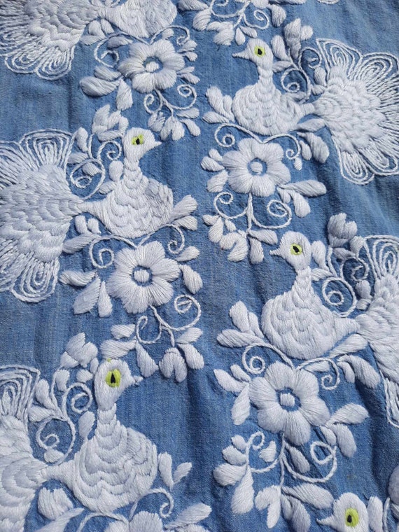 1960s-1970s blue and white floral peacock embroid… - image 9