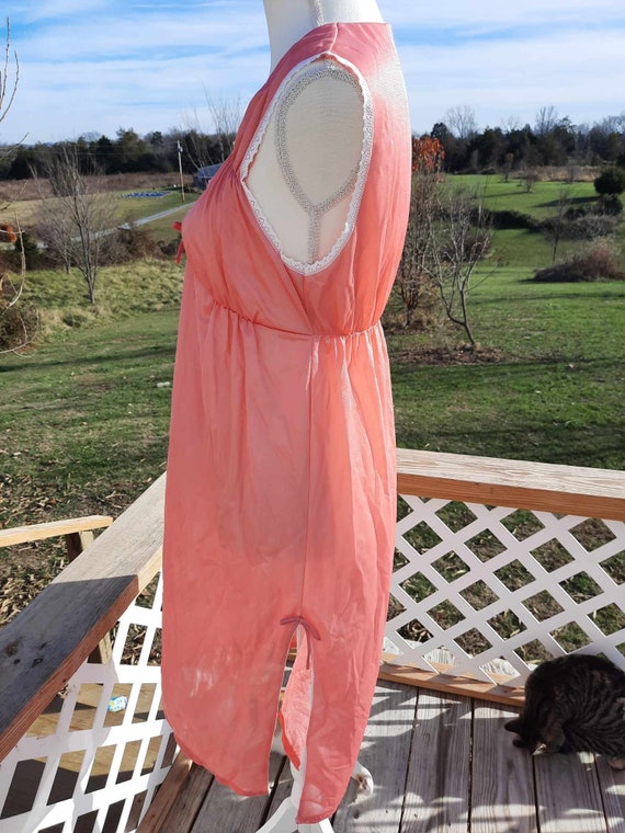 1970s pink and white lace nightgown - image 2