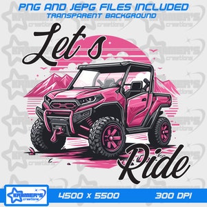 Könnte beinhalten: Ein pinkfarbenes Geländewagen mit schwarzen Rädern und einem schwarzen Überrollkäfig. Das Fahrzeug fährt auf einem Feldweg mit Bergen im Hintergrund. Der Text "Let's Ride" ist in schwarzen Kursivbuchstaben unter dem Fahrzeug geschrieben.