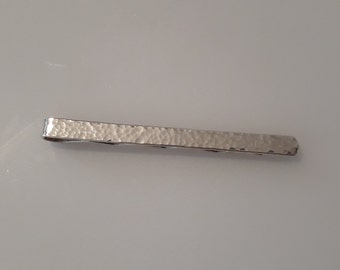 Krawattenklammer in Silber mit Hammerschlag
