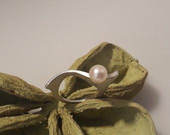 Ring in silver with pearl