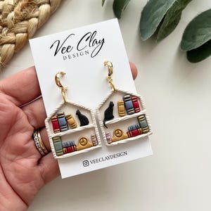 Orecchini in argilla polimerica a forma di libreria, a forma di casa, floreali e botanici, fatti a mano