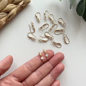 Ganchos para pendientes de circonita cúbica dorada (2 unidades): accesorios de joyería hipoalergénicos