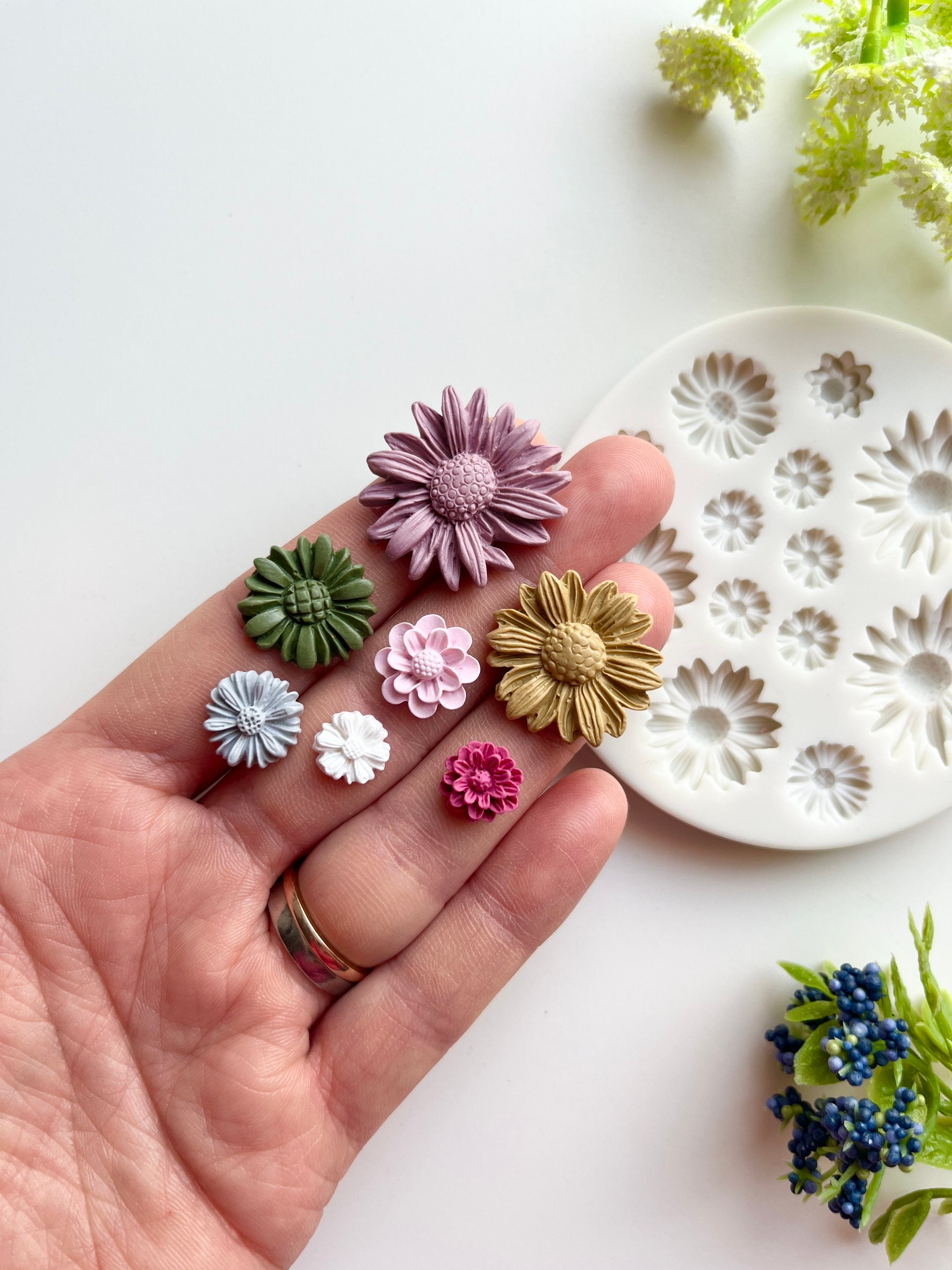 KEOKER Moldes de arcilla polimérica de flores, 4 moldes de arcilla  polimérica floral para fabricación de joyas, moldes de arcilla en  miniatura, moldes