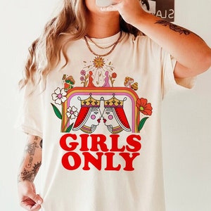 retro lesbian shirt | lesbian pride shirt | femme lesbian | butch lesbian | sapphic shirt | queer shirt | girlfriend gift  | tarot lesbian