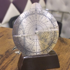 Astrolab-Kompass - Elegante Messing-Silber-Sky-Navigation für Astronomie-Liebhaber-Instrumentenreplik, Geschenk für Vater, Geschenk für ihn, Hochzeitsgeschenk