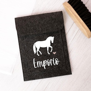 Paardenpaspoortontwerp paard #1 + naam" | antraciet of lichtgrijs | cadeau, cadeau-idee, paard, paardenmeisje, paspoorthoes, paardenpaspoort