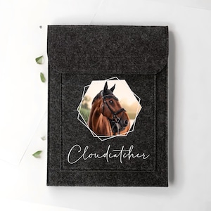 Ontwerpfoto paardenpaspoortomslag + naam | Antraciet | Cadeau, cadeau-idee, paard, paardenmeisje, paspoorthoesje, paardenpaspoort, met eigen foto